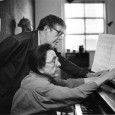 Die Musik von Grete Sultan habe ich erst vor rund 10 Jahren entdeckt. Als mir mein Mann eine CD von ihr schenkte – The Legacy Nr. 1. Ich erinnere mich noch gut an die erste Hörprobe, die mich sofort fragen ließ: Wer ist diese Frau die Bach spielt, als ob sie ihn durch ein Brennglas seziert hätte und denselben Anspruch offensichtlich auch an die Werke von Schönberg und Cage anlegte?