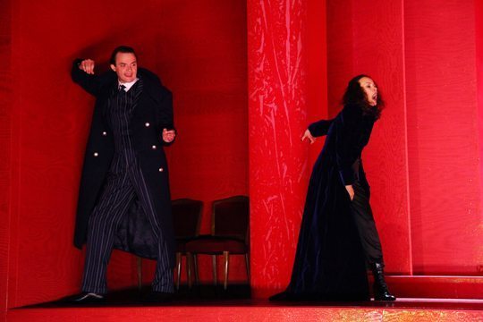 Anna Karenina im Volkstheater Wien v.l.: Roman Schmelzer, Martina Stilp © Christoph Sebastian