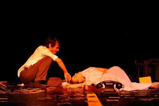 Ein kleines Stück vom familiären Nicht-Glück 1 Max Mayer und Franziska Hackl in der Uraufführung von "Luft aus Stein" © Antoine Turillon / Schauspielhaus