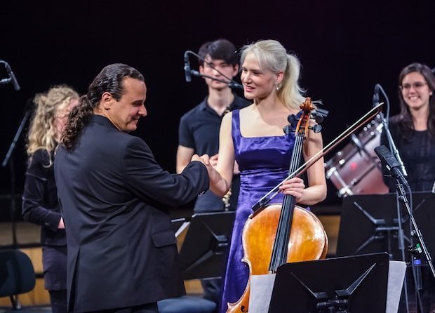 Tradition feiert man richtig mit Innovation 1 Onur Dülger & Liina Leijala bei der Aufführung von „celloacoustic“ im Radiokulturhaus mit dem Webern Ensemble. (Foto: Markus Sepperer)