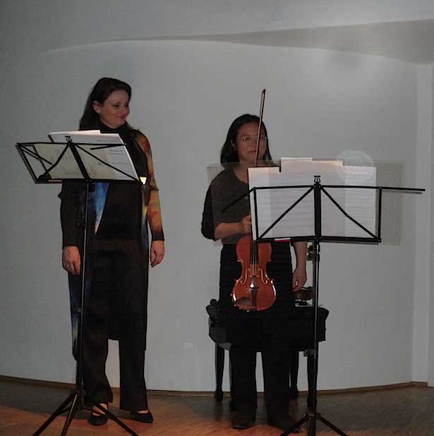 Zwei Stimmen – Zeitgenössisches im Keller 1  Anna Maria Pammer & Weiping Lin in der "Alten Schmiede" in Wien.