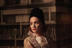 Ingala Fortange als Pierot in der neuesten Produktion der Schlüterwerke (Foto: Schlüterwerk)