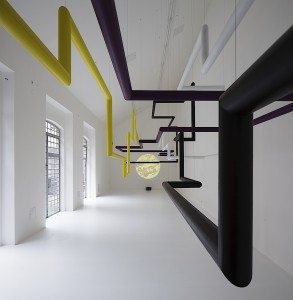 Goldene Monster im Kunstraum 1 Sylvia Eckermann "Digital Monsters Don't Bleed" (Foto: Wolfgang Thaler)