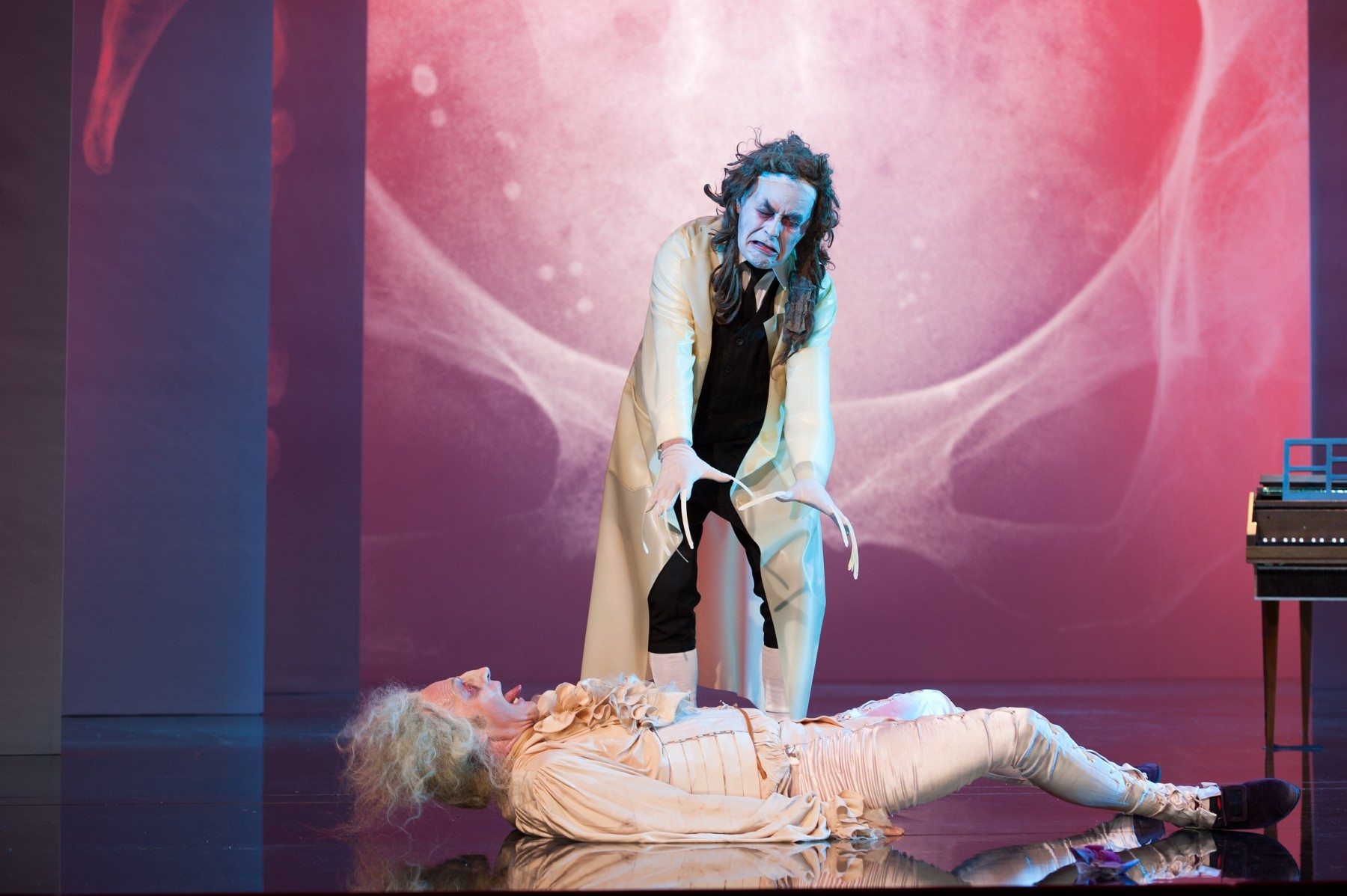 Joachim Meyerhoff (Argan), Johann Adam Oest (Dr. Purgon) (c) Reinhard Werner Burgtheater