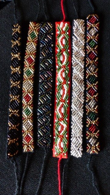 Perlenbestickte Armbänder aus der Markthalle Budapest (c) European Cultural News