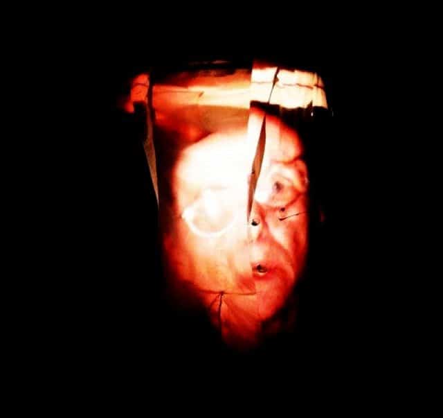 Das unfassbare Leid der Frauen im Krieg 2 Frau an der Front im Theater Brett (Lukas Kavin)