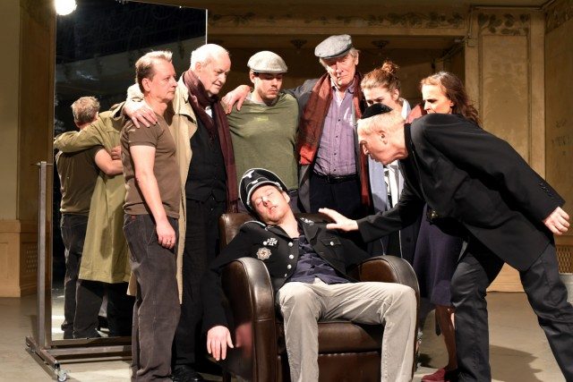 Dunkelstein, Hamakom (c) Nick Mangafas