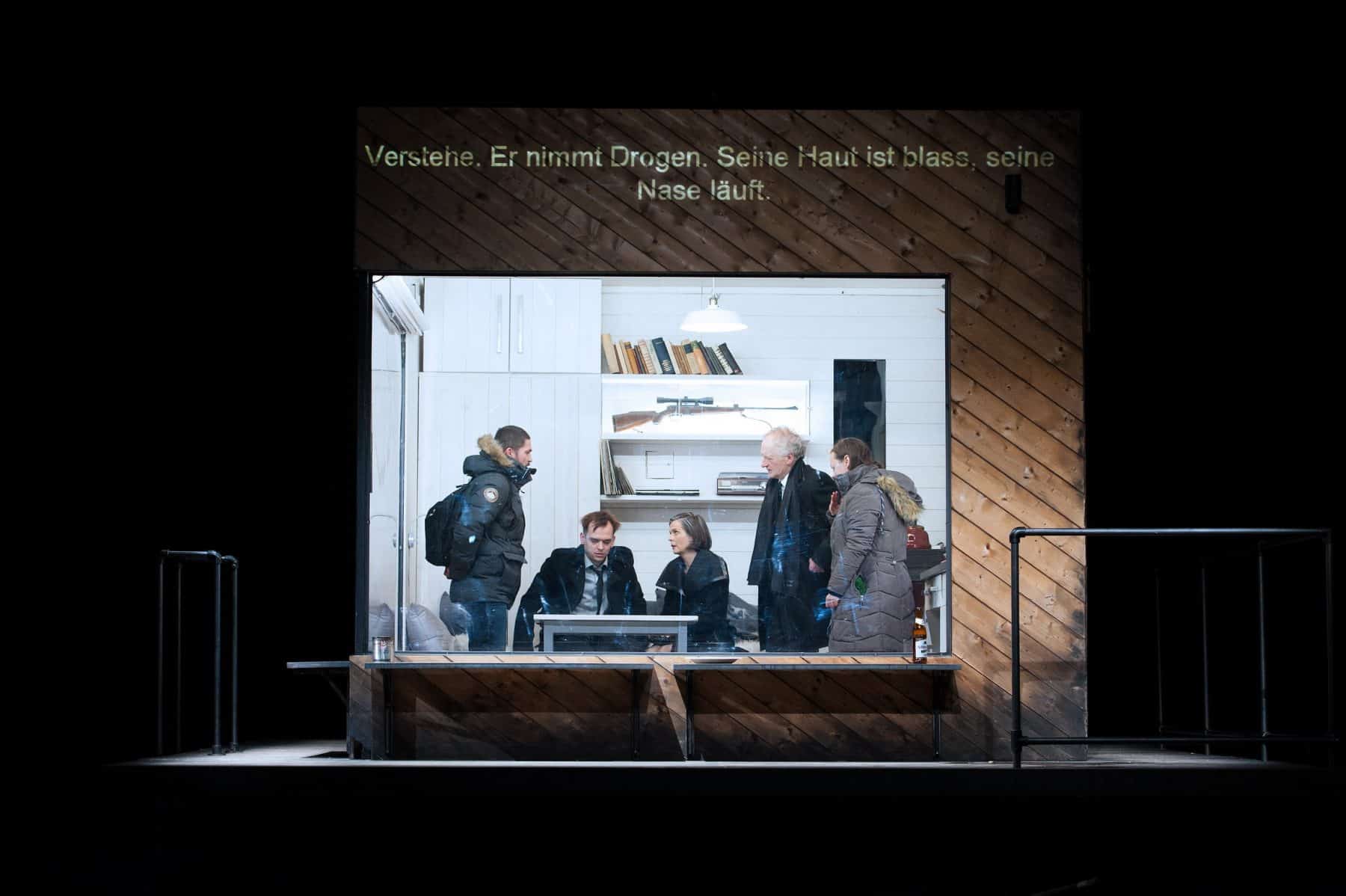 Der Wohlstand hat uns alle gefickt 1 Zsolt Nagy (János), Martin Vischer (Felix), Alexandra Henkel (Judith), Falk Rockstroh (Frank), Lilla Sárosdi (Ilona) (c) Reinhard Werner Burgtheater