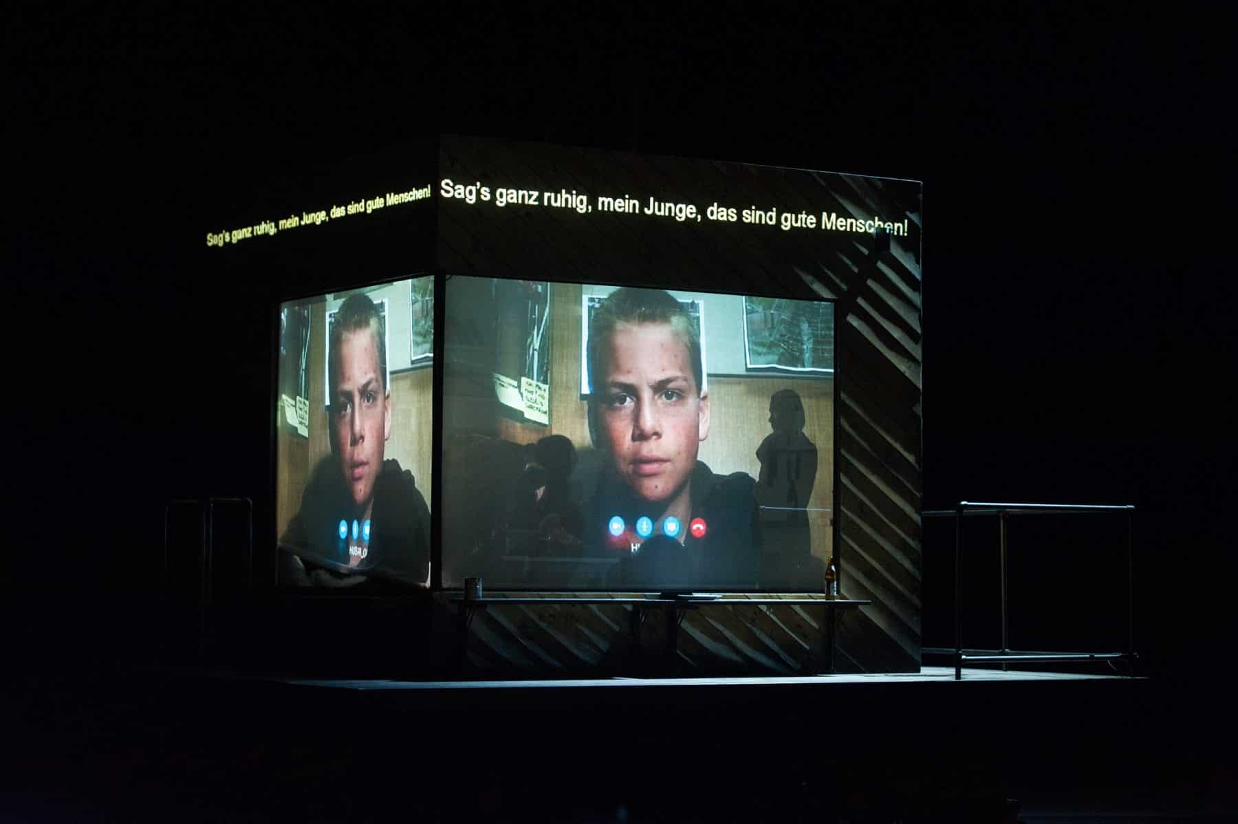 Der Wohlstand hat uns alle gefickt 2 András Lukács (Levente) (c) Reinhard Werner Burgtheater