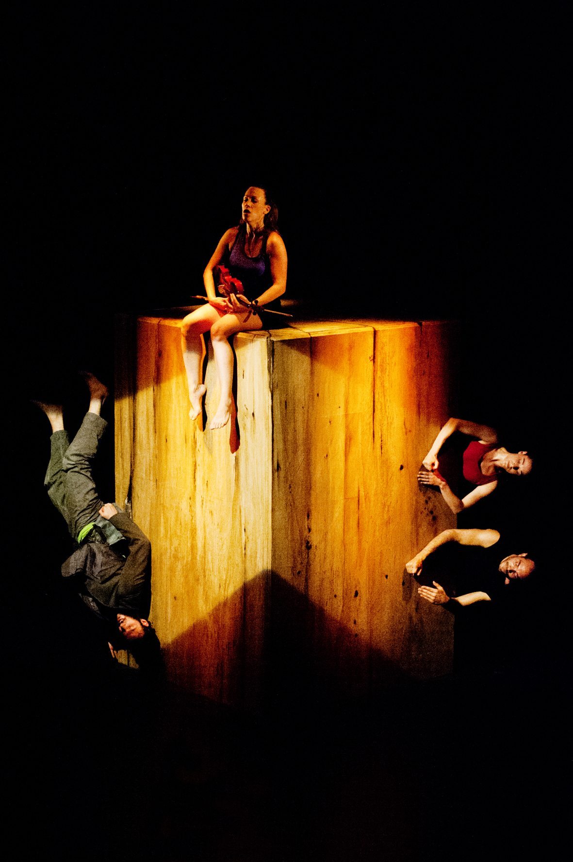 Musik, Tanz und jede Menge Humor 3  ARCOSM-Mitiki - Bounce @ Atelier de Paris Carolyn Carlson