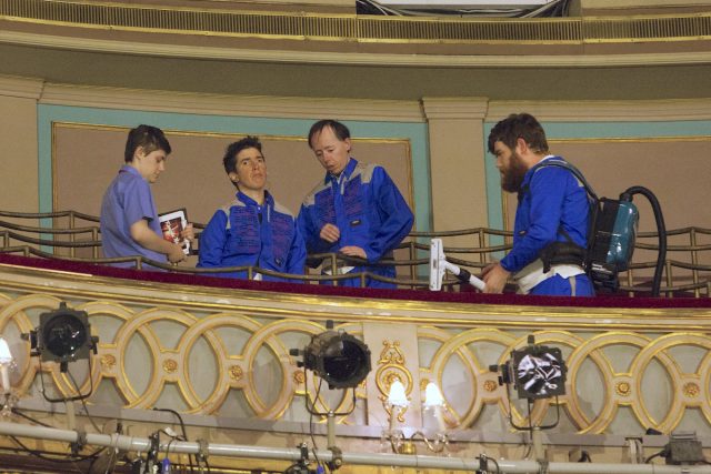 Ein großer Theaterstoff 2 Lady Eats Apple 9555