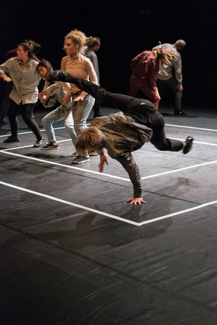 Mitmachen oder ausgestoßen werden 1 17 HungrySharks HiddeninplainsightcErliGruenzweil 10neu