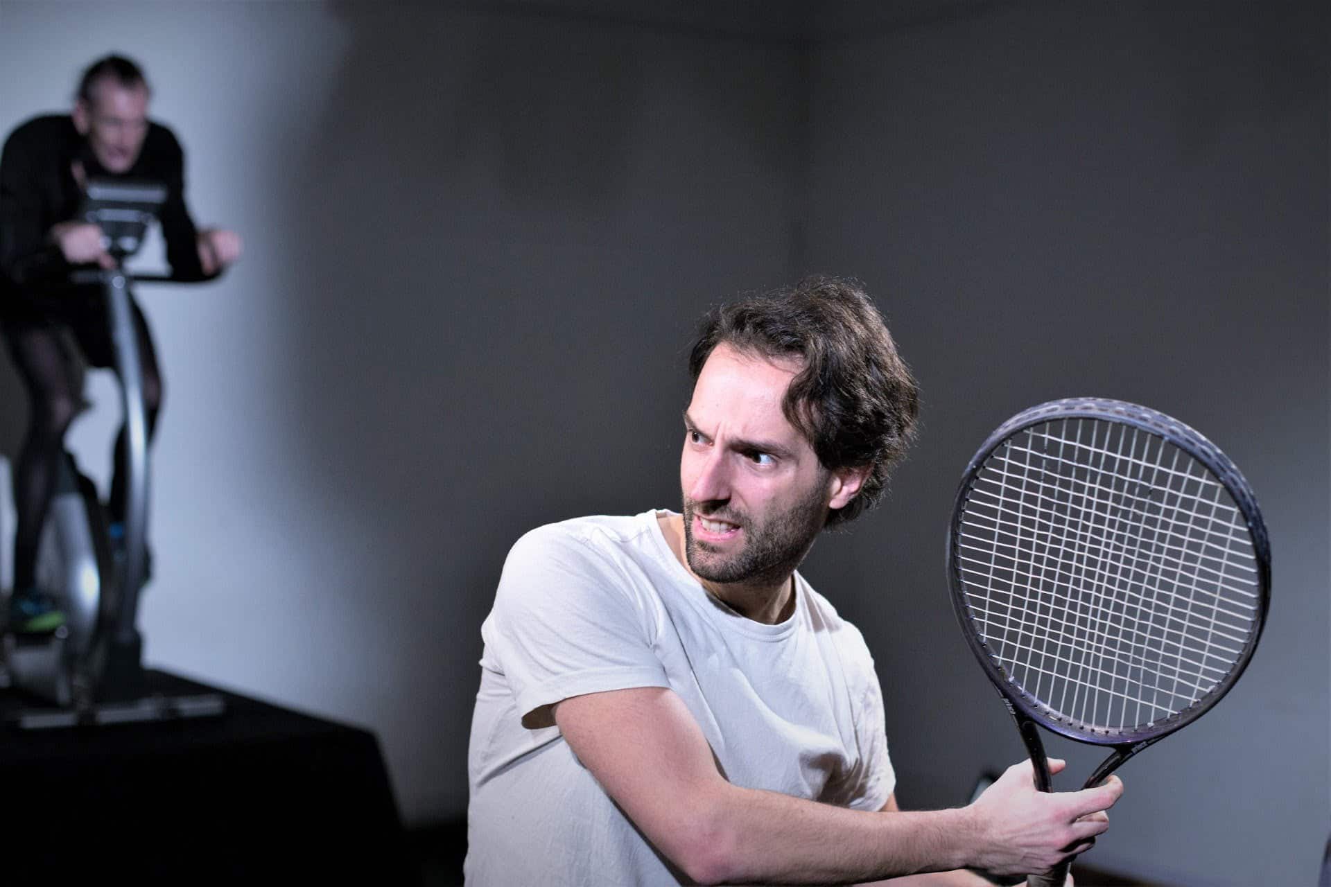 Vom Aufwärmen bis zum tiefen Absturz 5 Thomas Muster im Hintergrund L. Armstrong 2