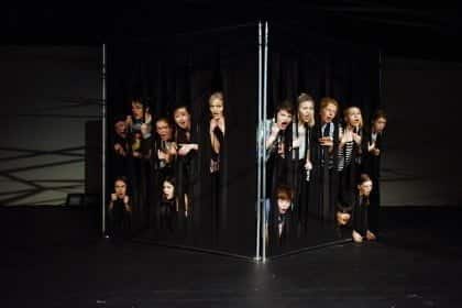 DieSummedereinzelnenTeile Ensemble1cAlexiPelekanos Volkstheater